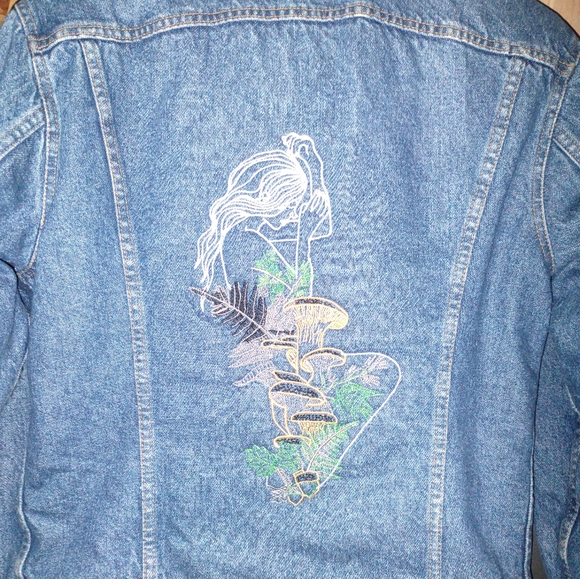 A collectors EmBrOdErY old style Levi's jacket - Picture 5 of 10